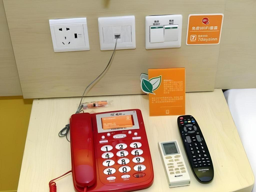 7 Days Inn Chengdu Sichuan University South Railway Station Екстер'єр фото
