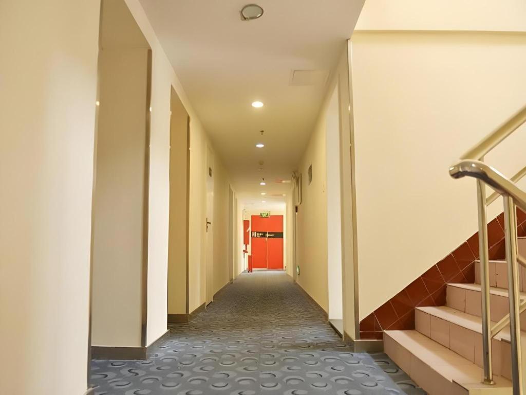 7 Days Inn Chengdu Sichuan University South Railway Station Екстер'єр фото