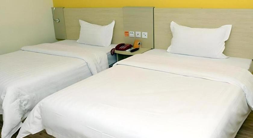 7 Days Inn Chengdu Sichuan University South Railway Station Екстер'єр фото
