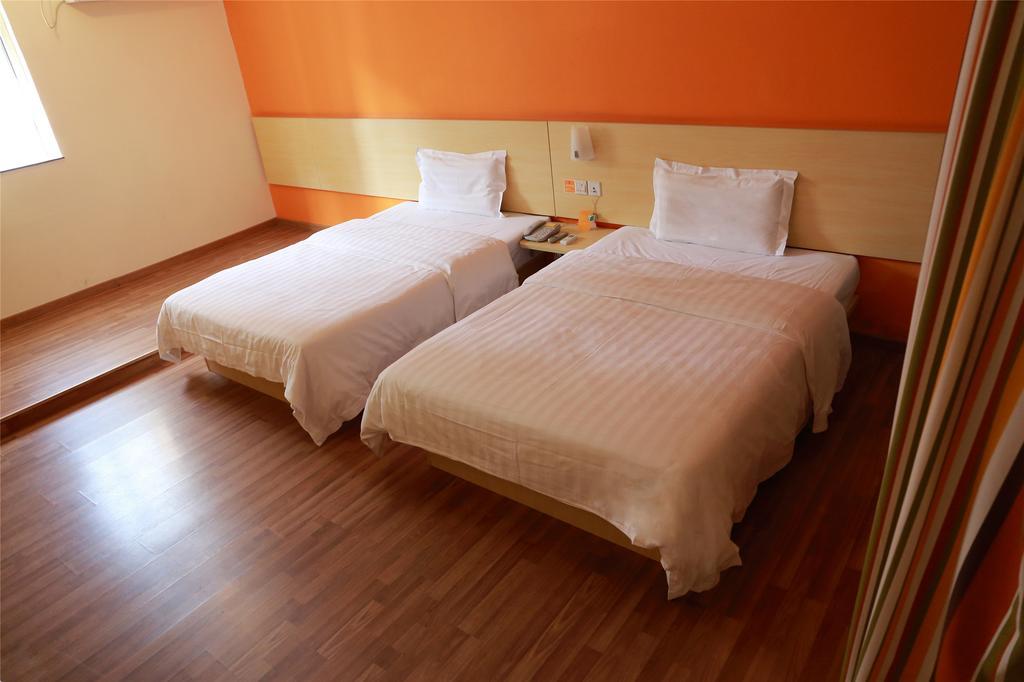 7 Days Inn Chengdu Sichuan University South Railway Station Екстер'єр фото