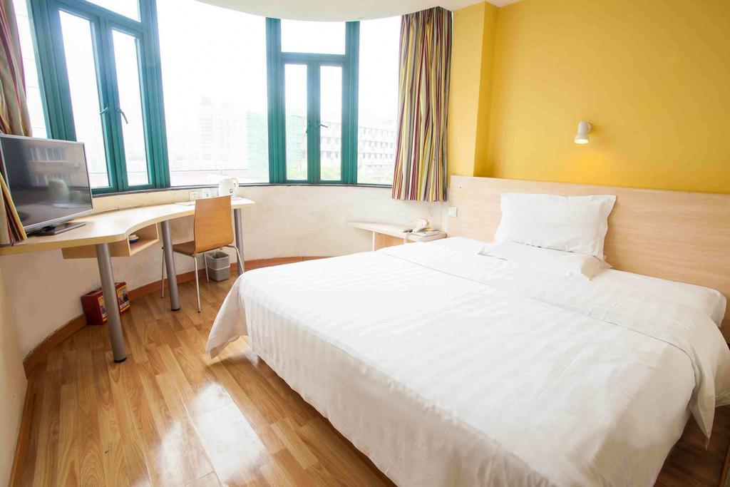 7 Days Inn Chengdu Sichuan University South Railway Station Екстер'єр фото